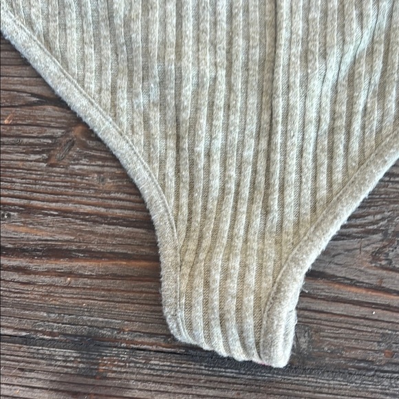 FOREVER 21 WOMEN SIZE M Ribbed Beige Bodysuit - Picture 11 of 11
